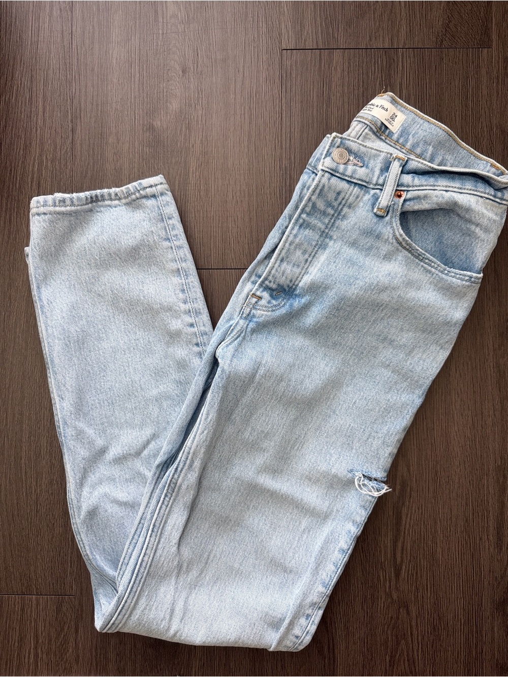 Abercrombie & Fitch Light Blue Dad High-Rise Jeans